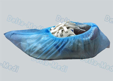 Le coperture eliminabili della calzatura chirurgica della clinica, scarpa igienica riguarda la dimensione universale